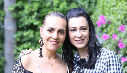  Mimí Hinojosa y Liliana Meza.