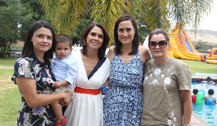 Paola, Alejandra, Fernanda, Luza y Elsa.