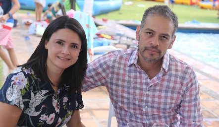  Paola Félix y Alejandro García.