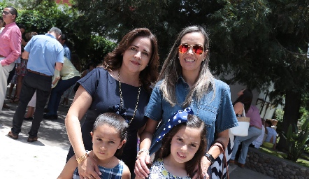  Gaby Carreón y Montse Córdova y Tere Hamilton y Romina.