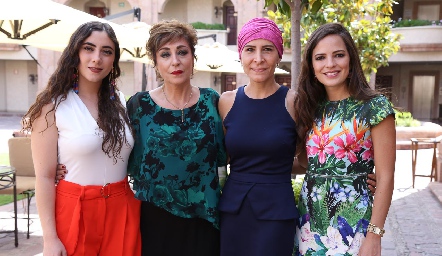  Isa Zollino, Beatriz Eugenia Dauajare, Geo Zollino y Andrea Hernández.