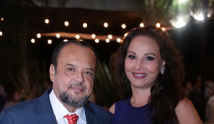  Javier Campos y Graciela Valdez de Campos.