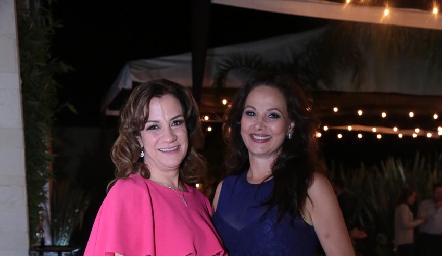  Las mamás de los novios Ana Luisa Torres y Graciela Valdez de Campos.