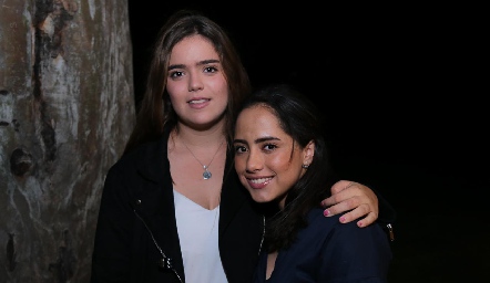  Carlota de la Garza y Michelle Sarabia.