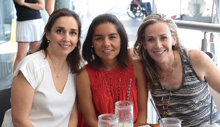  Nuria Ejarque, Lorena Torres y Mary Carmen Ayala.