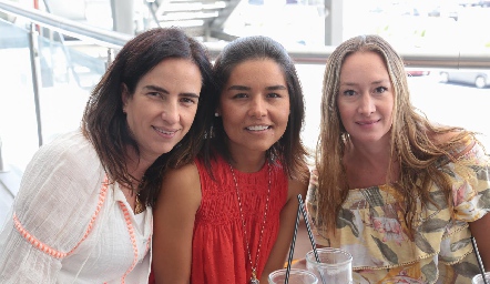  Alejandra Güemes, Lorena Torres y Maru Muñiz.