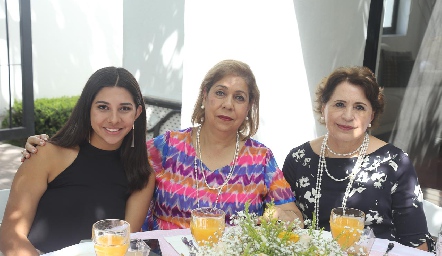  María José Mier y Terán, Isabel Torres Corzo y Bety de los Santos.