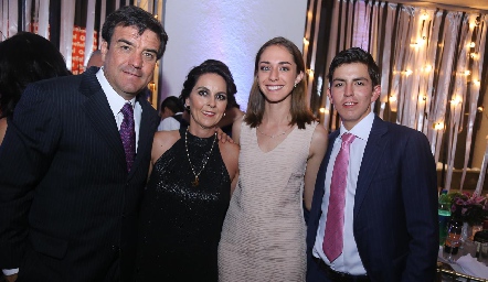  Víctor Lomelí, Sandra Correa, Marian Garcín y Juan Pablo Lomelí.
