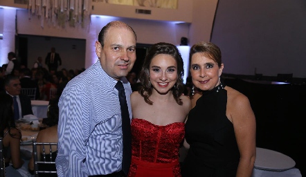 Oscar González, Daniela González y Marisol Hernández.