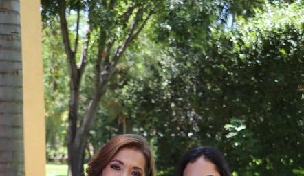  Silvia Tapia y Daniela Monzón.