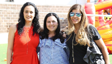  Cristina Hernández, Christiane Cambeses, Yezmín Sarquis.