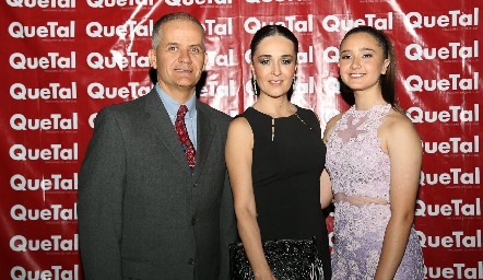  Alfonso Herrera, Marina Mendoza y Marina Herrera.
