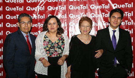  Mario González, Gabriela Magaña, Irma Carmona y Bruno González.