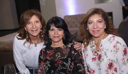  Selene García, Silvia Trejo y Alma García.