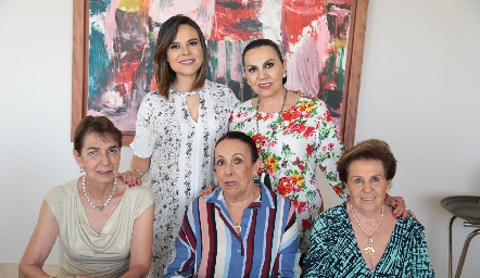  Ale Díaz de León, Yoya González, Dolores Conde, Malena Galarza y Maga Guerra.