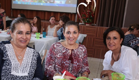  Carmen Rivero, Cecilia Quezada y Martha Aranda.
