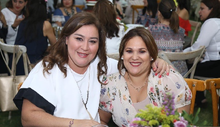  Deyanira Cazares y Ángela Cuellas.