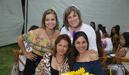  Lili García, Edith García, Daniela Barba y Vianey Hernpandez.