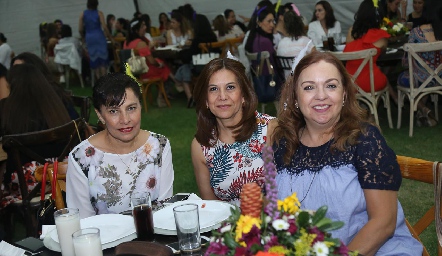  Rosy García, Silvia Sánchez y Minerva García.