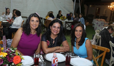 Ángeles Chaires, Rosario Saucedo y Laura Rosillo.