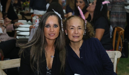  Pamela Martínez y Guadalupe Nelda.