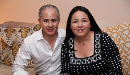  Jorge Aldrettt y Claudia Álvarez.