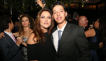  Claudia Altamirano con su hijo Juan Pablo Dip.