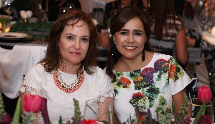  Ingrid Pérez y Laura Acosta.