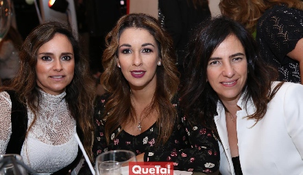  Patricia Estrada, Pili Martínez y Ale Güemes.