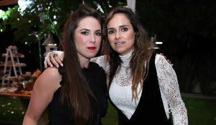  Mónica y Patricia Estrada.