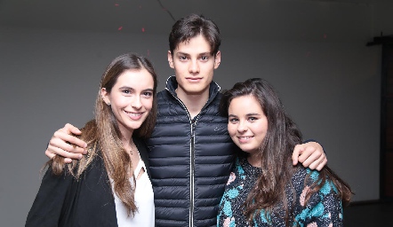  Estefanía Calvillo, Alex Ramírez y Valeria dela Vega.