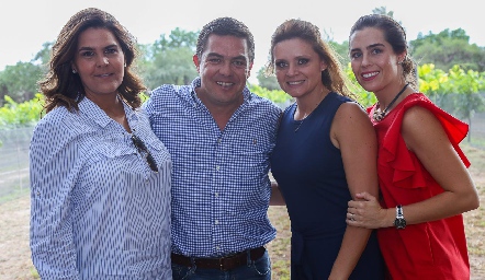  Gaby Díaz Infante, Luis Manuel, Daniela y Cone Abella.