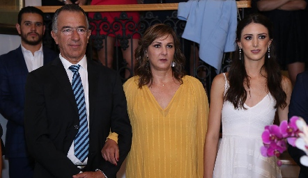  Alejandro, Catherine y Catalina Abud.