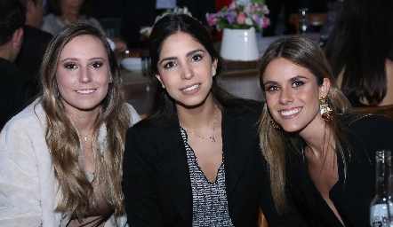  Fernanda Franco, Adriana Estrada y Jocelyn Córdova.