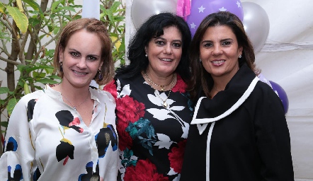  Rocío Gómez, Lourdes Del Valle y Montserrat Abella.