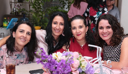  Montserrat Gómez, Patricia Rodríguez, Ana Irma Ramos y Guadalupe Bárcena.