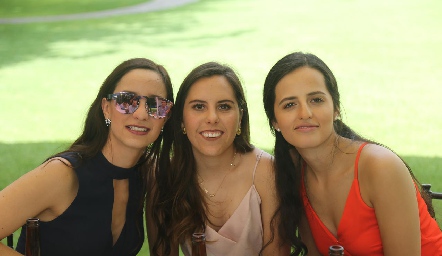 Luli Lamas, María Aurora García y Renata Jasso.