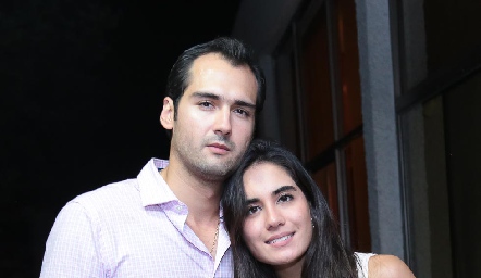  Los futuros esposos José Iga y Mariana Rodríguez.