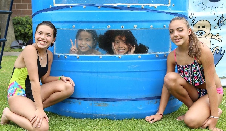  Victoria, Camila, Vale y Emelin.