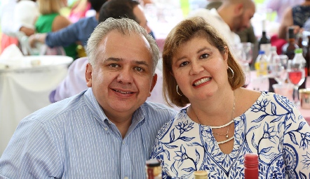  Carlos Contreras y  Alejandra Oliveros.