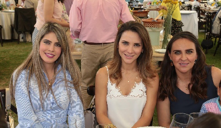 Mariana Berrones, Ana Lía Maggiori y Ale Luna.