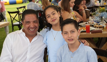 Roberto, Ana Sofía y Roberto.