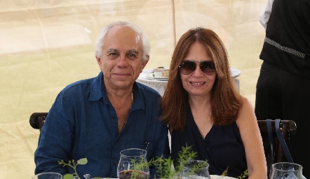  Filiberto Estrada y Leticia Esparza.