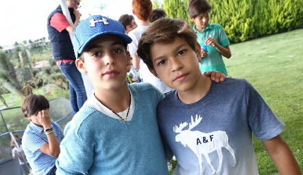  Andrés y Andrés.