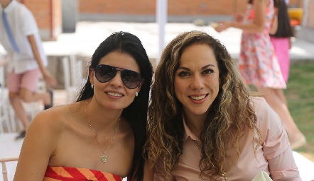  Liz Alcalde y Marcela Guevara.