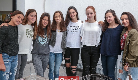  Paulina, Lorena, Isabela, Sofía, Lorenza, Alejandra, Ale y Valentina.