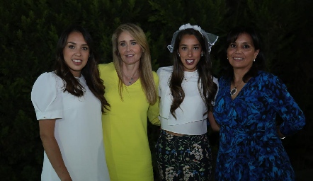  Paola Ascanio, Sandra Revilla de Ascanio, María José Ascanio y Paulina Humara de González.