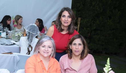  Lourdes Velázquez, Verónica Ramírez y Adriana Rodríguez.
