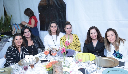  Montserrat Abella, Cynthia Sánchez, Claudette Mahbub, Isabel Garfias, Verónica Pérez y Anna Astrid Navarro.