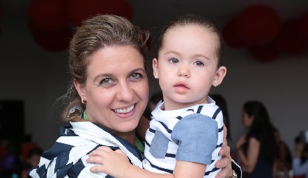  Lili Abud con su sobrina Álika.